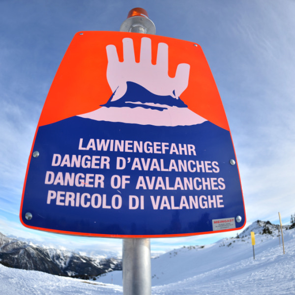 Ein toter Mensch nach Lawinen-Abgang in Tirol