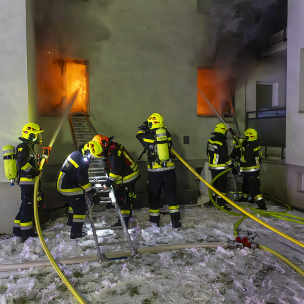 10 Verletzte bei Brand in Kremser Wohnhaus