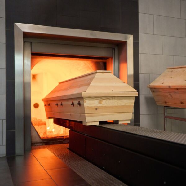 Frau in Thailand wurde lebend in einem Sarg gefunden