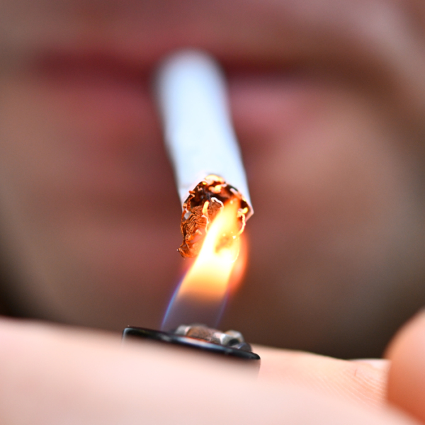 Österreicher und Österreicherinnen trinken und rauchen viel