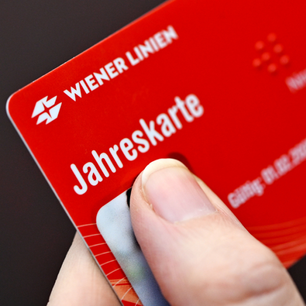 1,68 Millionen Haushalte haben mindestens eine Öffi-Jahreskarte