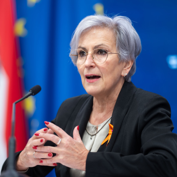 Die Justizministerin plant 2 neue Gefängnisse