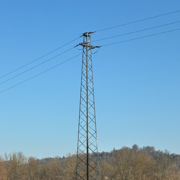 Junger Steirer kletterte auf Strom-Mast und starb