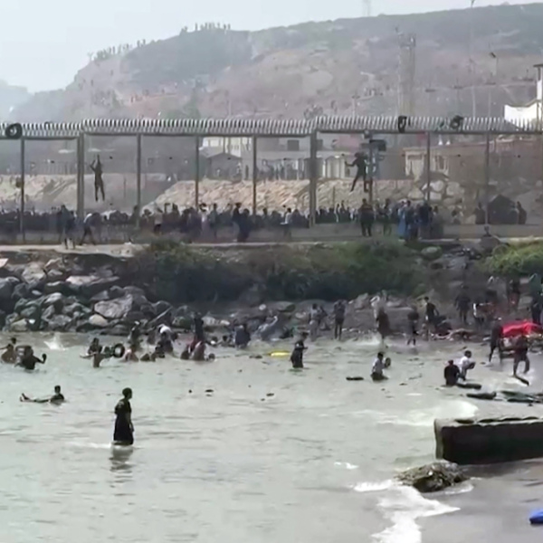 Tausende Migranten kamen aus Marokko in spanische Exklave Ceuta
